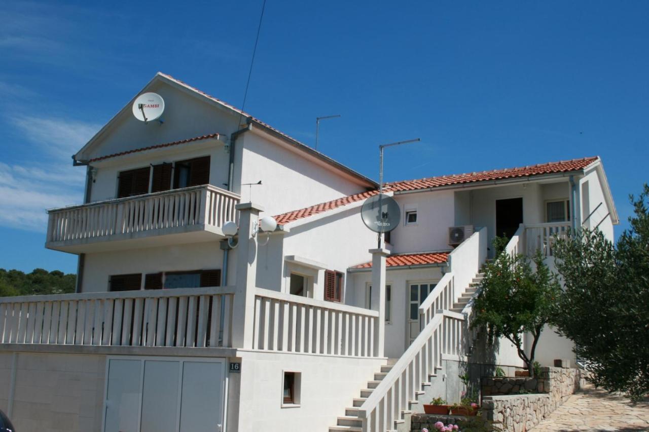 Apartments With A Parking Space Jezera, Murter - 5079 Bagian luar foto