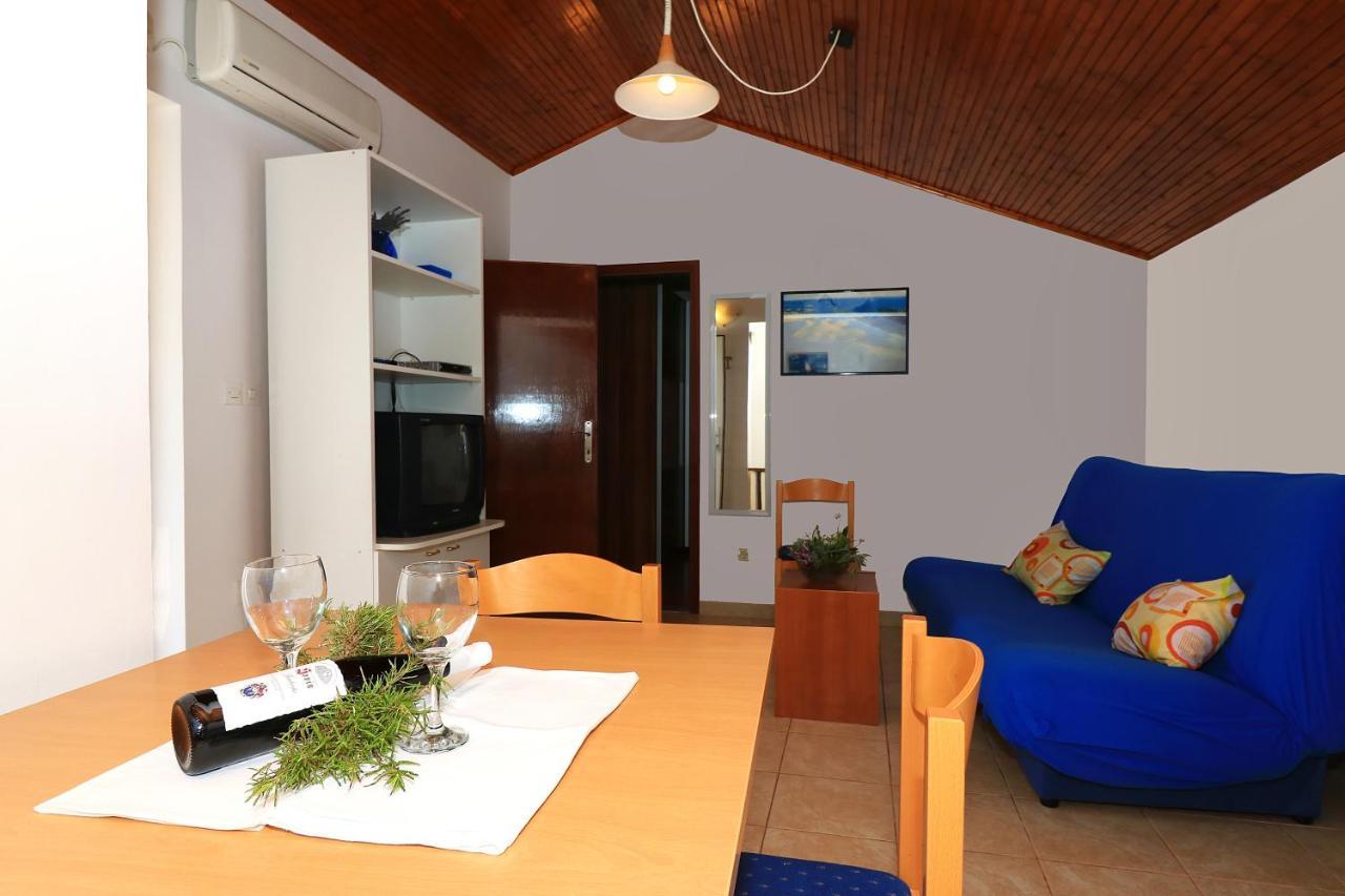 Apartments With A Parking Space Jezera, Murter - 5079 Bagian luar foto